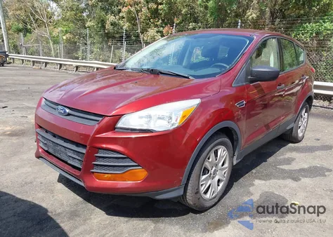 2016 Ford Escape S z USA, uszkodzony, nr VIN 1FMCU0F7XGUC19200